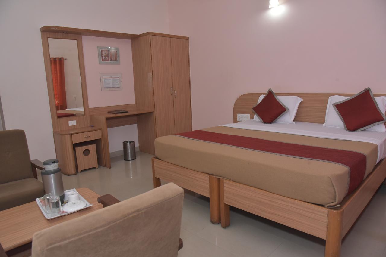 Slr Residency Ξενοδοχείο Subrahmanya Εξωτερικό φωτογραφία