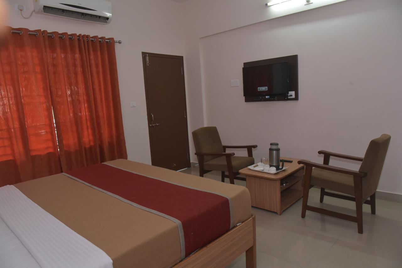 Slr Residency Ξενοδοχείο Subrahmanya Εξωτερικό φωτογραφία